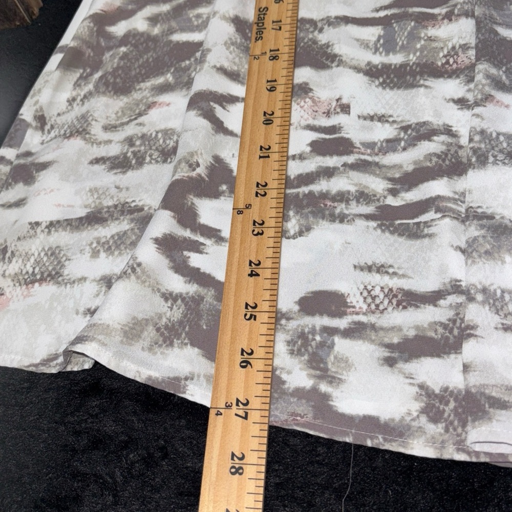 Juicy Couture white/Gray snake print rhinestone flowing front XL - Picture 16 of 16